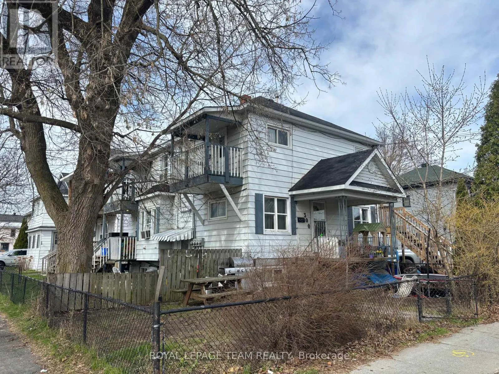 300 ST FELIX STREET