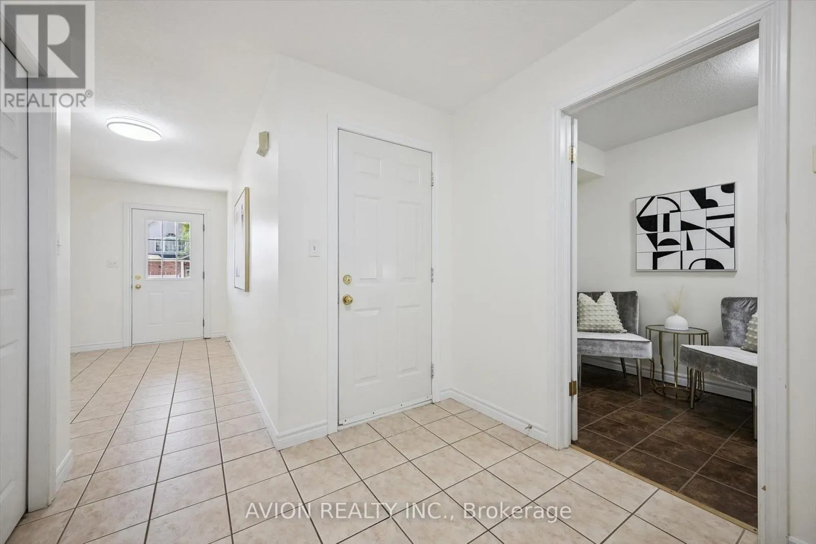 206 BUTTERCUP COURT