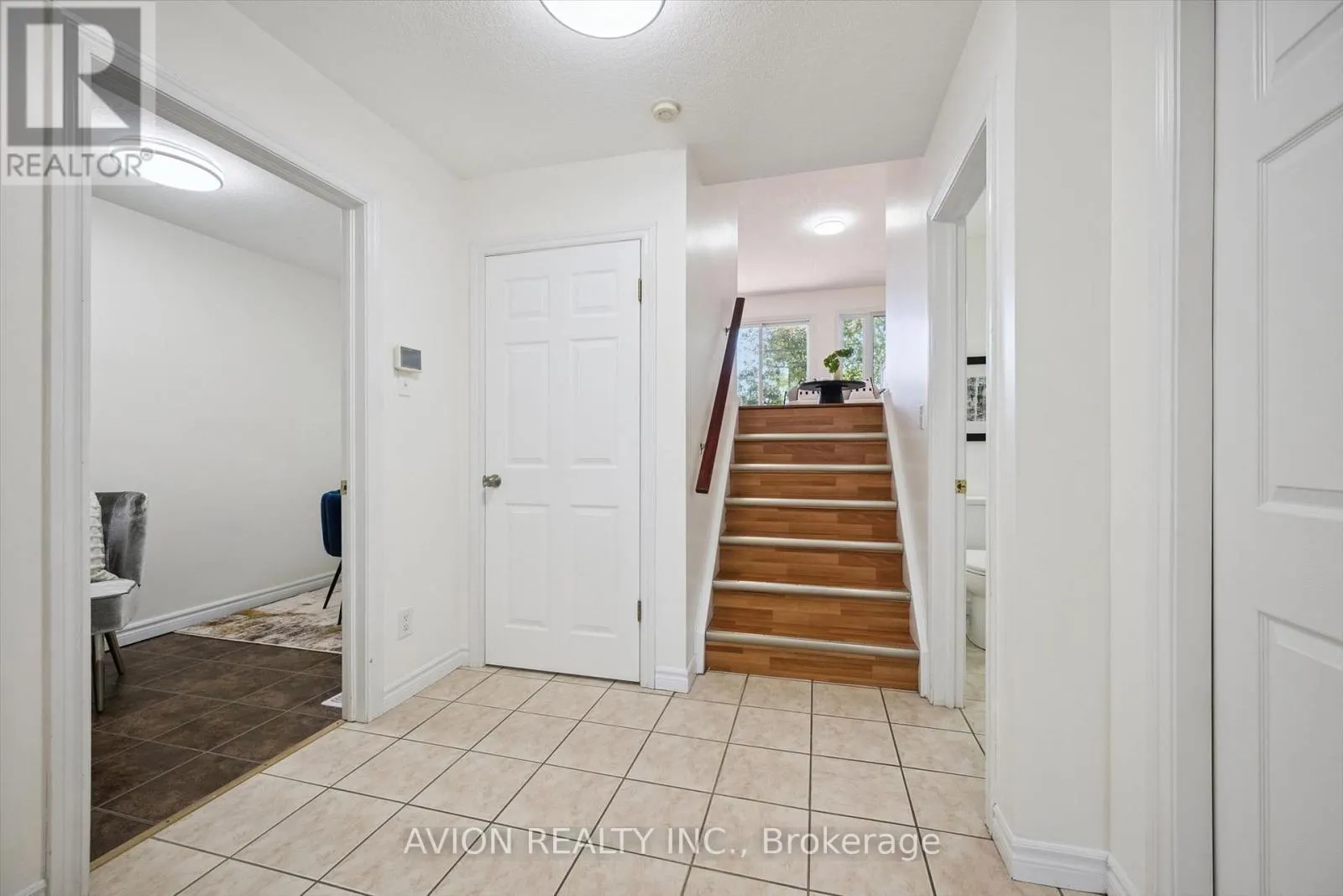 206 BUTTERCUP COURT