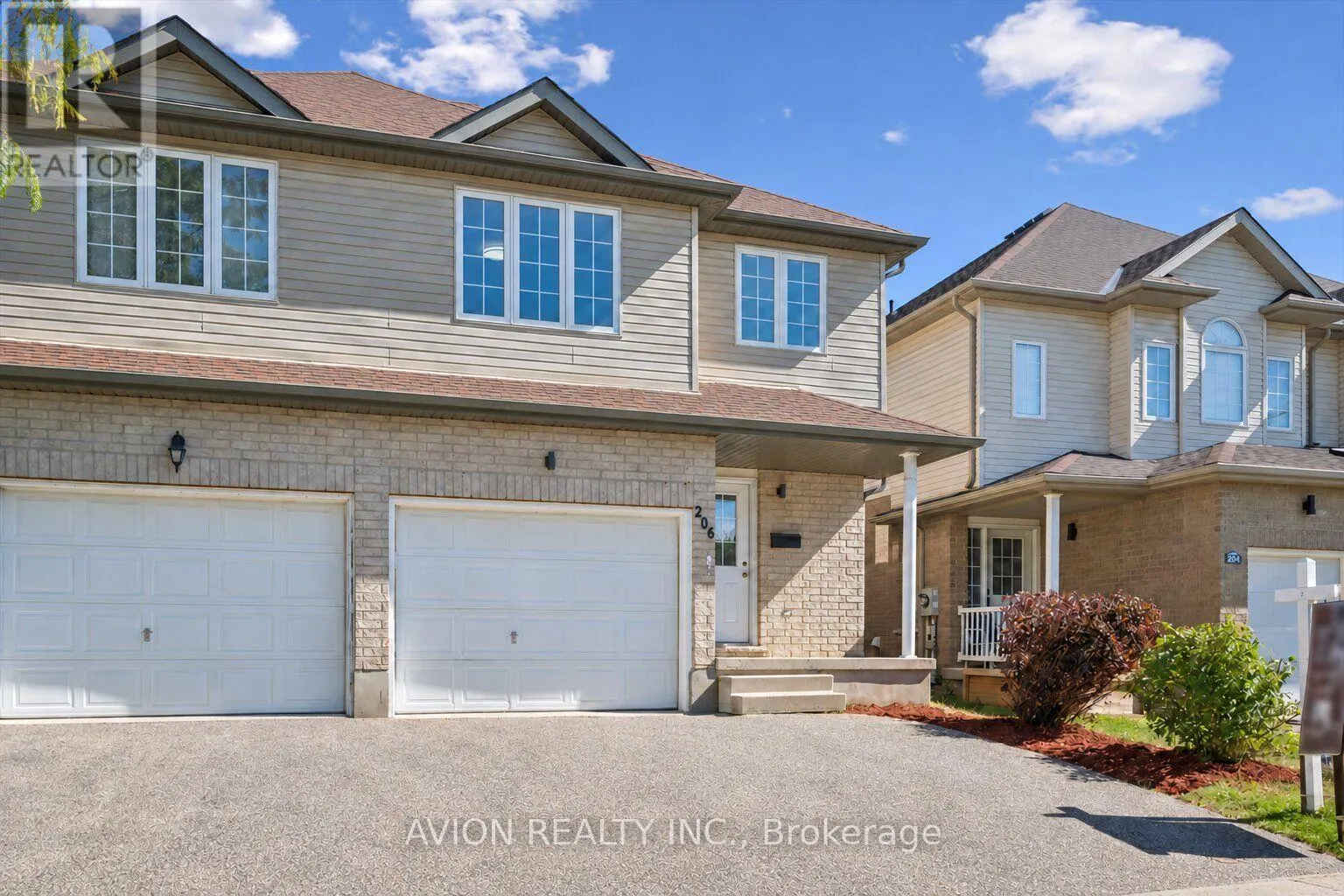 206 BUTTERCUP COURT