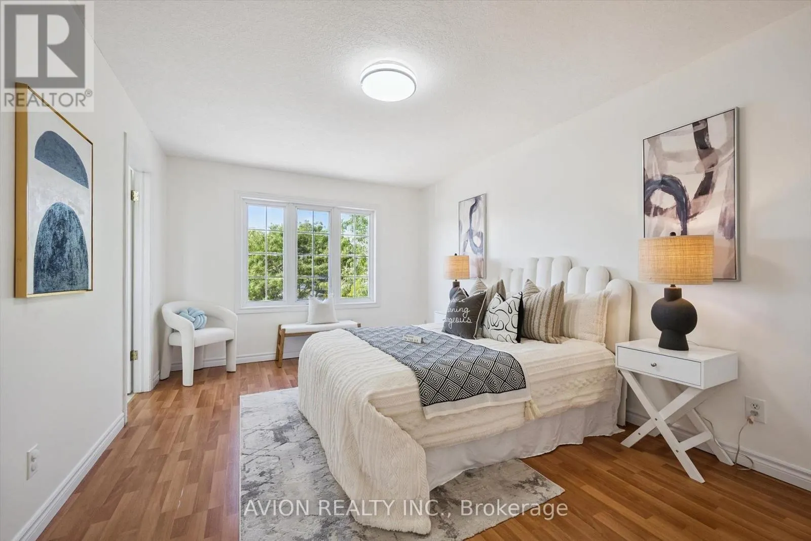 206 BUTTERCUP COURT