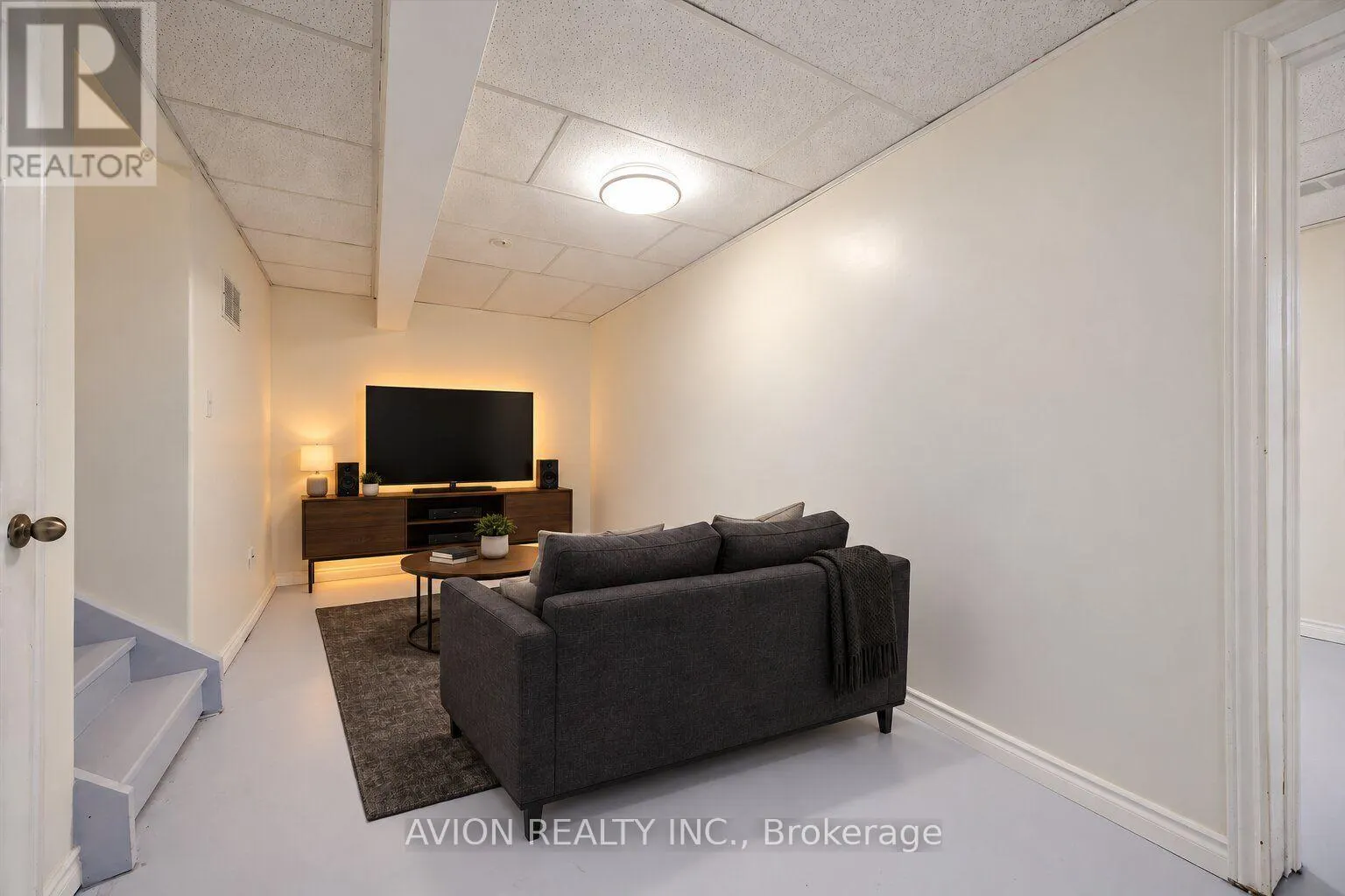 206 BUTTERCUP COURT