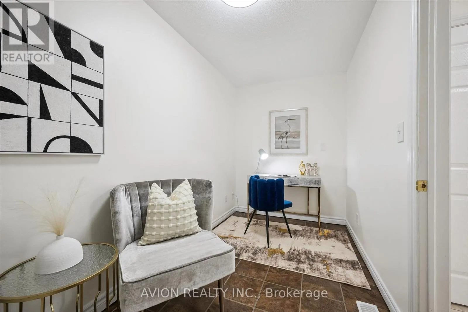 206 BUTTERCUP COURT