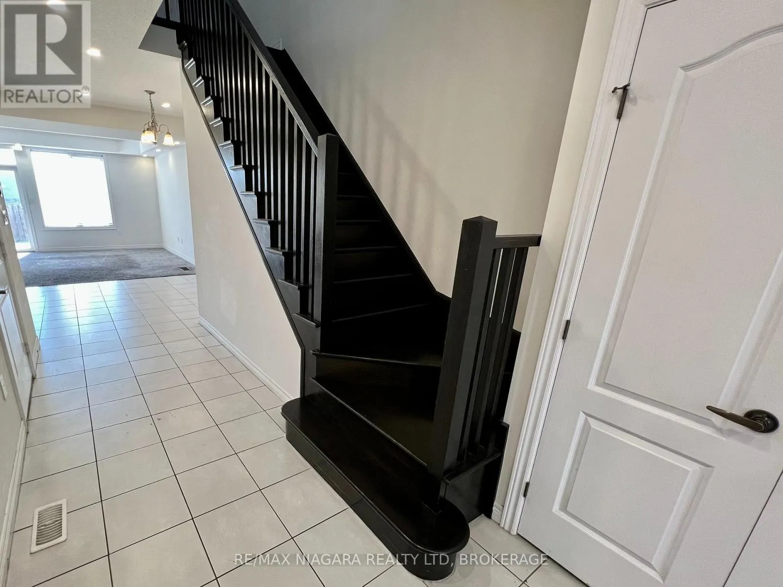 23 FAIRGROUNDS DRIVE