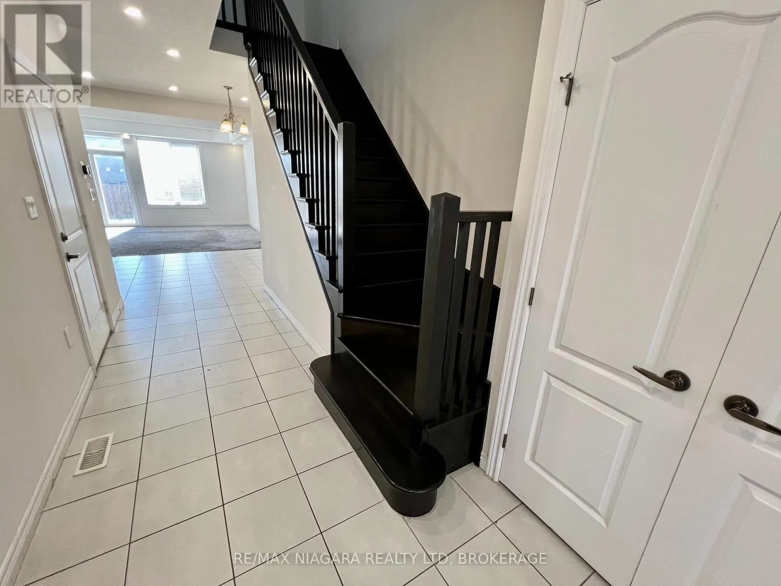 23 FAIRGROUNDS DRIVE