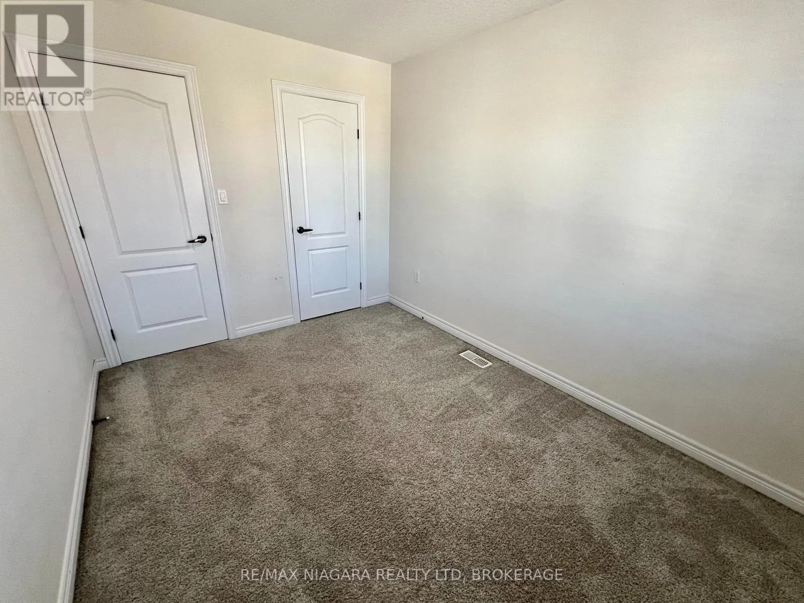 23 FAIRGROUNDS DRIVE