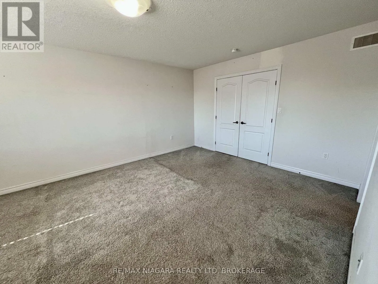 23 FAIRGROUNDS DRIVE