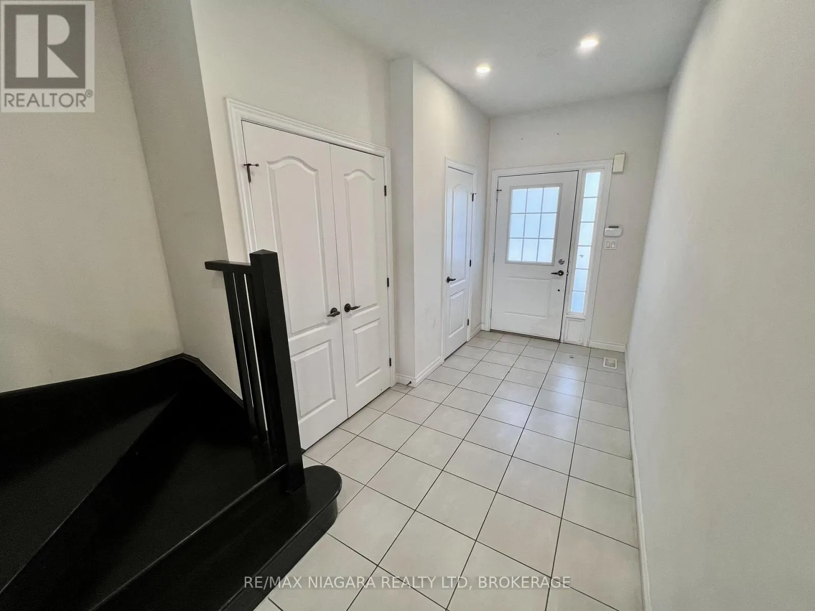 23 FAIRGROUNDS DRIVE