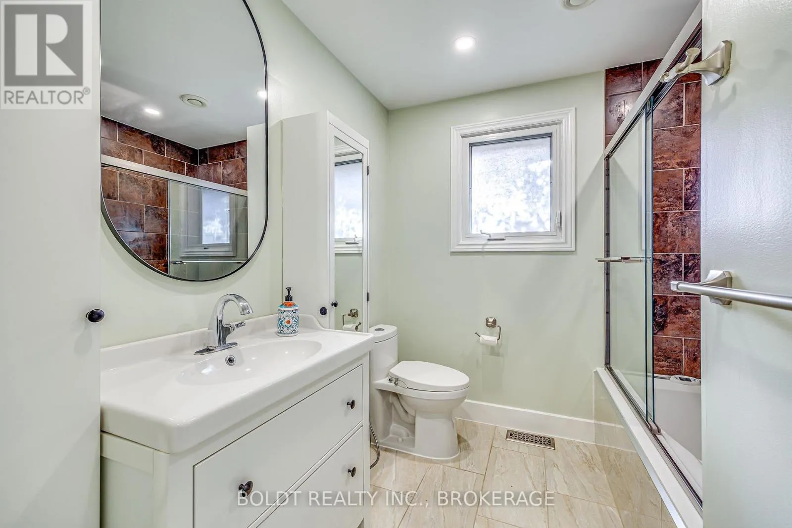 12 BAYSHORE CRESCENT