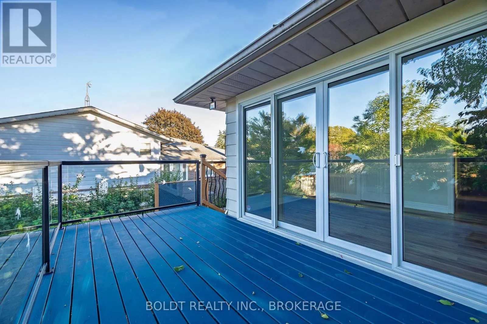 12 BAYSHORE CRESCENT