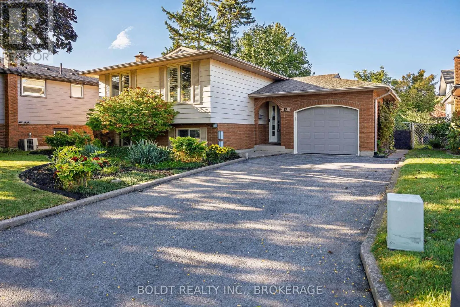 12 BAYSHORE CRESCENT