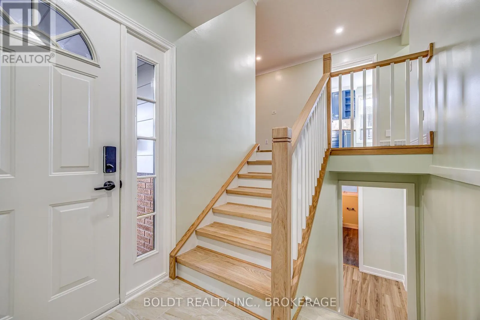12 BAYSHORE CRESCENT