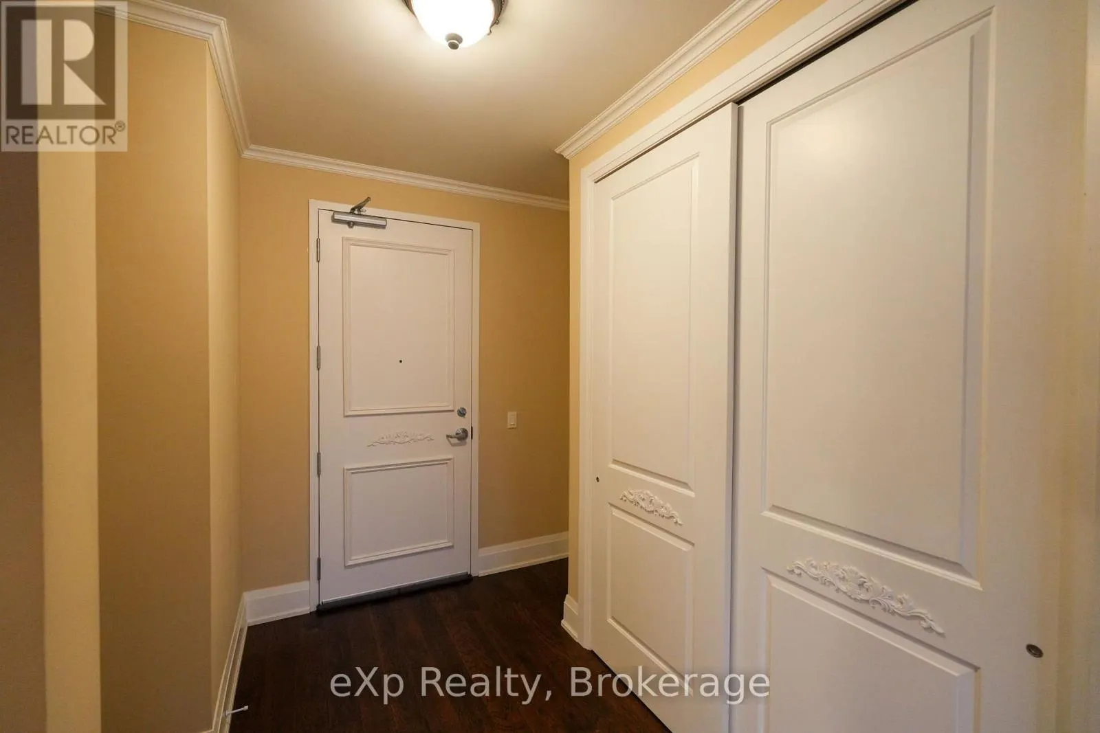 203 - 80 9TH STREET E #203