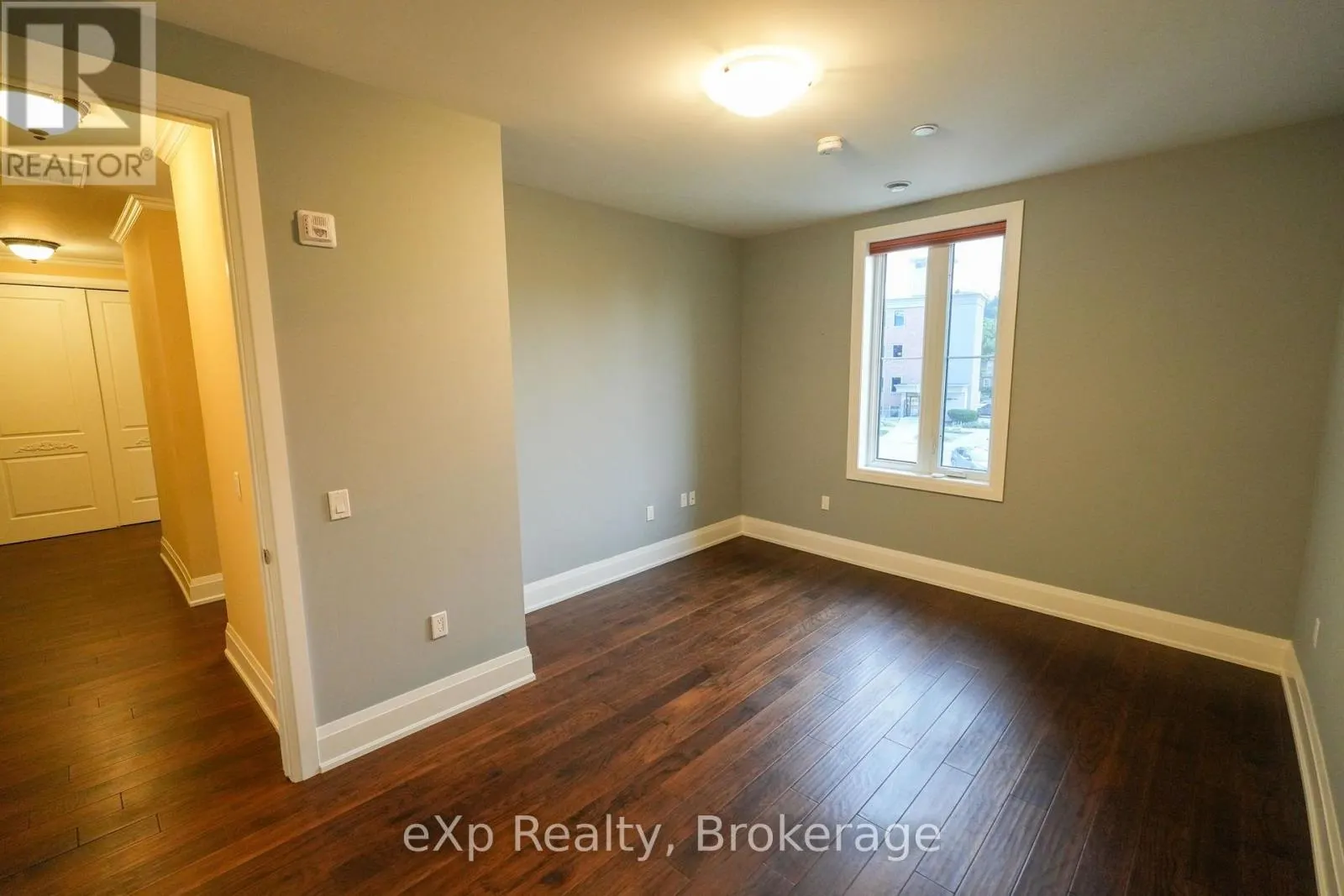 203 - 80 9TH STREET E #203