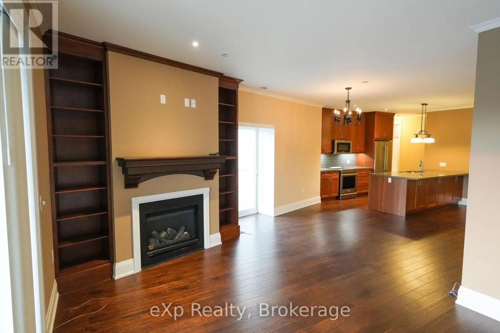 203 - 80 9TH STREET E #203
