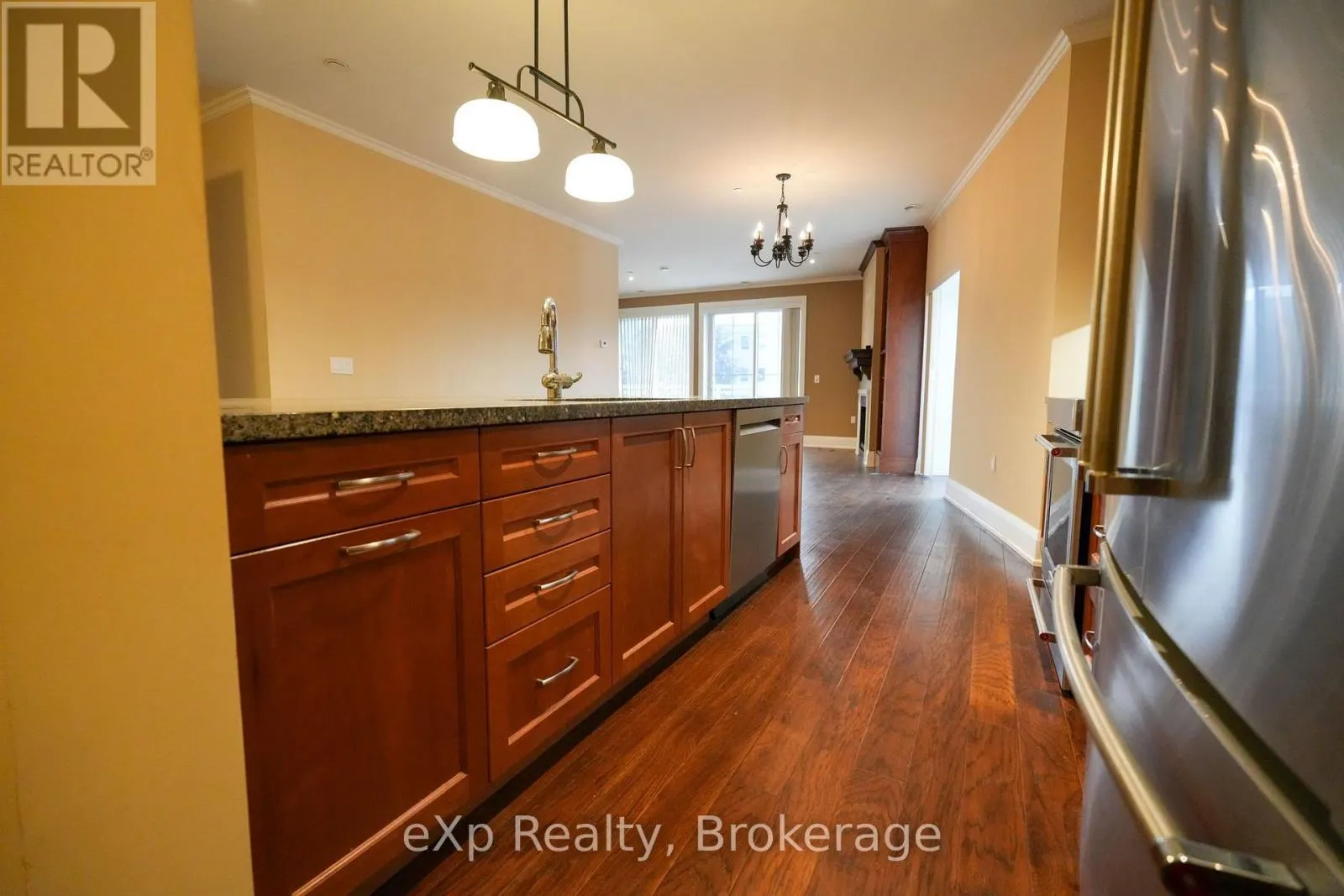 203 - 80 9TH STREET E #203