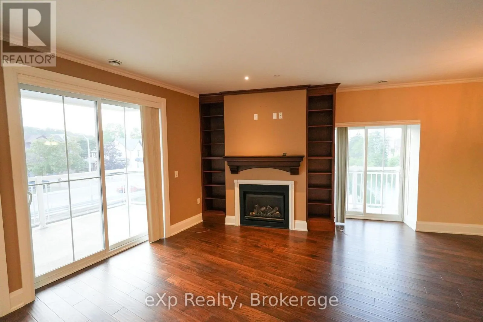 203 - 80 9TH STREET E #203