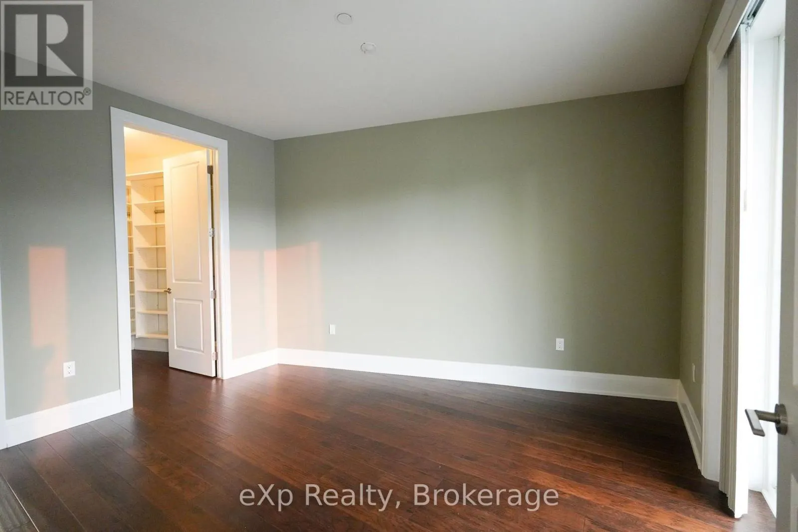 203 - 80 9TH STREET E #203