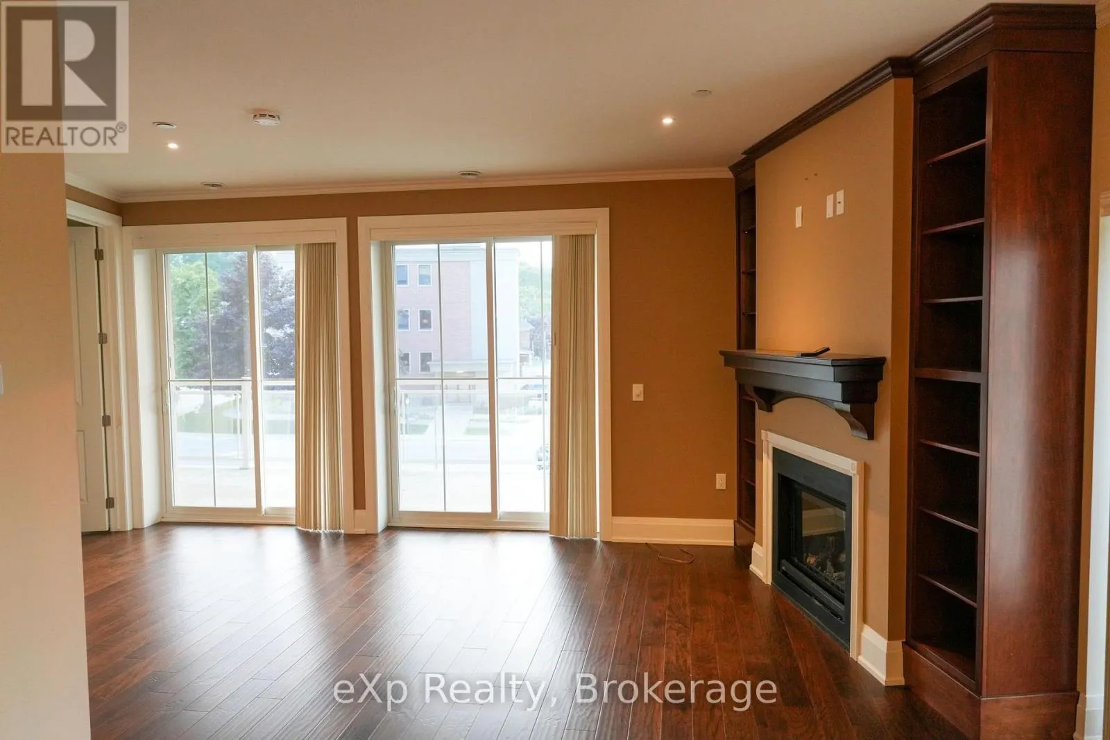 203 - 80 9TH STREET E #203