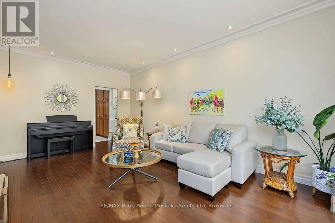 8 ANSLEY STREET