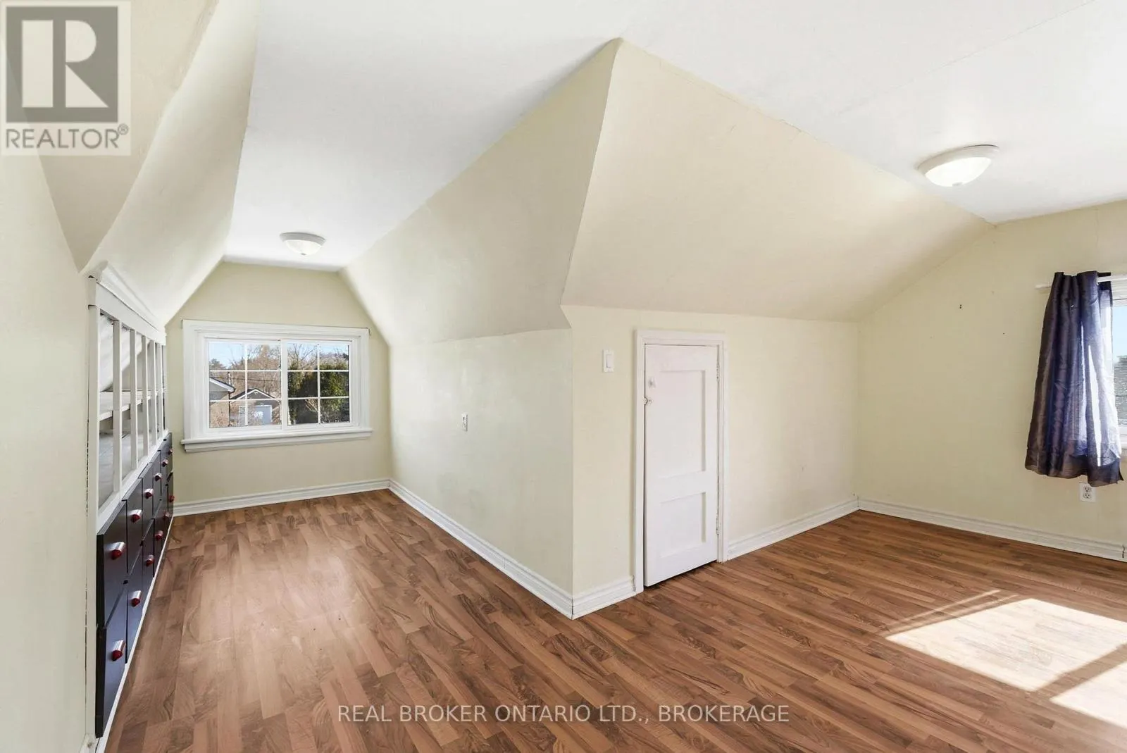 25 DUNBAR AVENUE