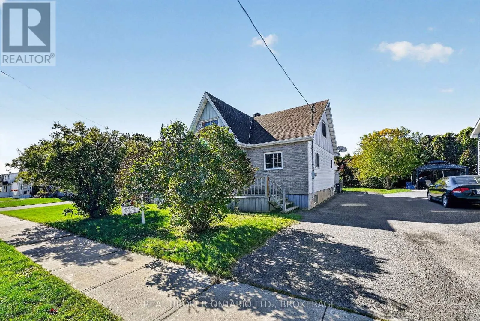 25 DUNBAR AVENUE