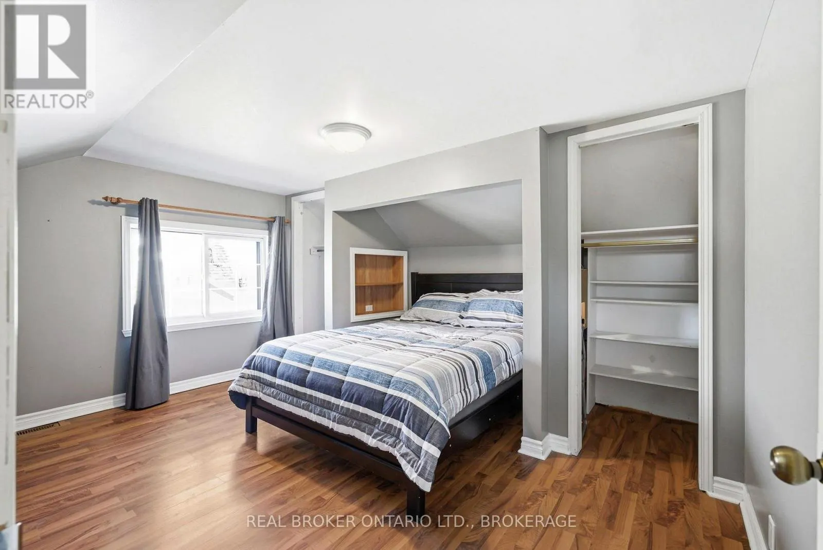 25 DUNBAR AVENUE