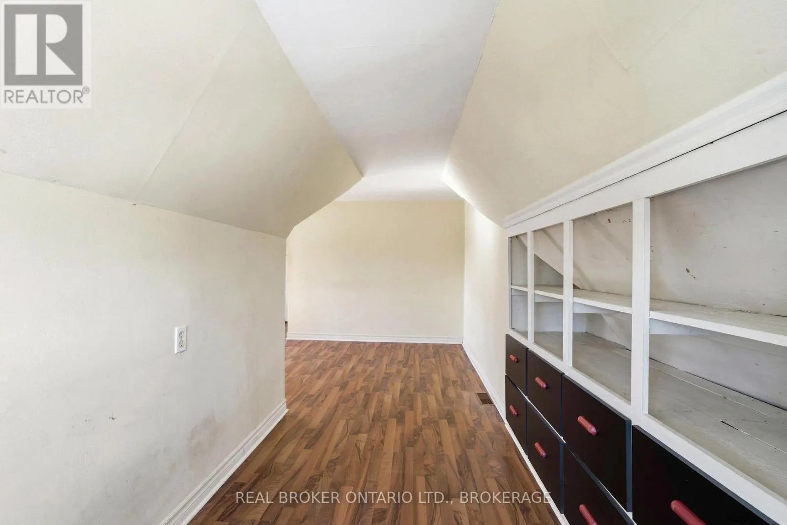 25 DUNBAR AVENUE