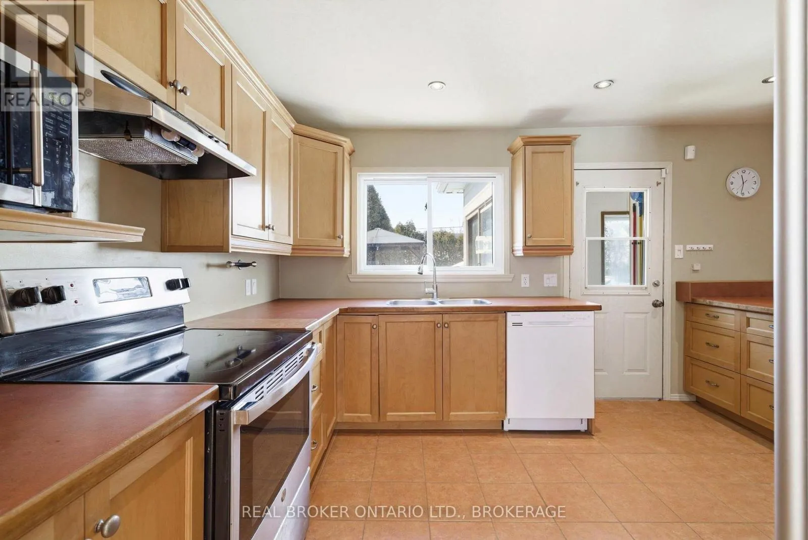 25 DUNBAR AVENUE