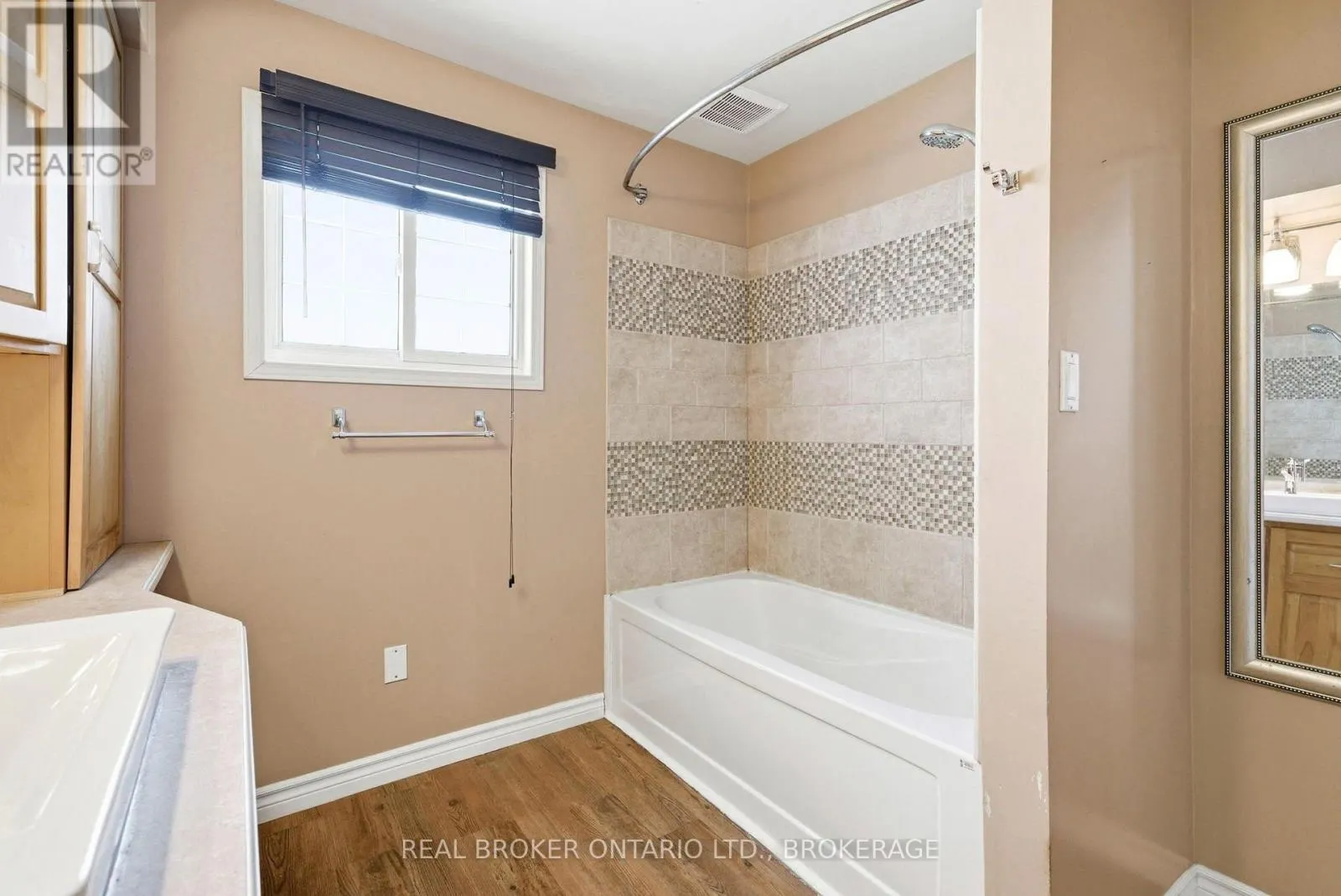 25 DUNBAR AVENUE