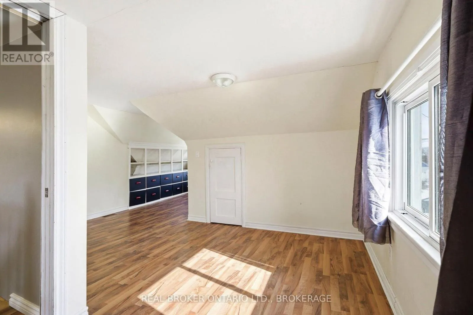 25 DUNBAR AVENUE