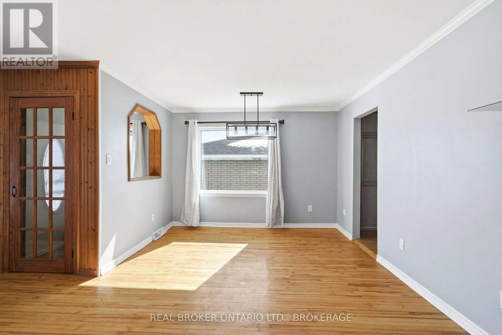 25 DUNBAR AVENUE