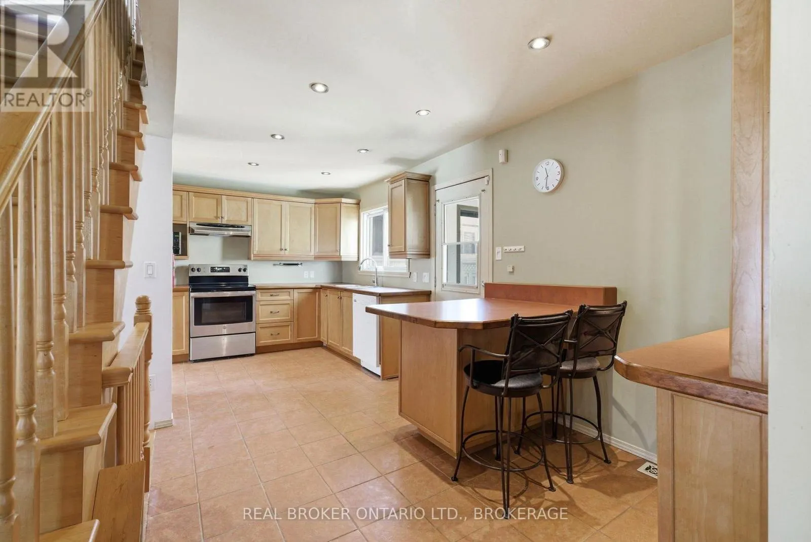 25 DUNBAR AVENUE