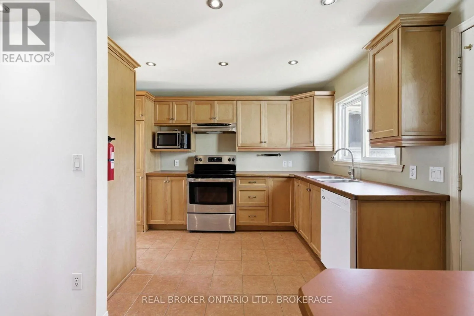 25 DUNBAR AVENUE