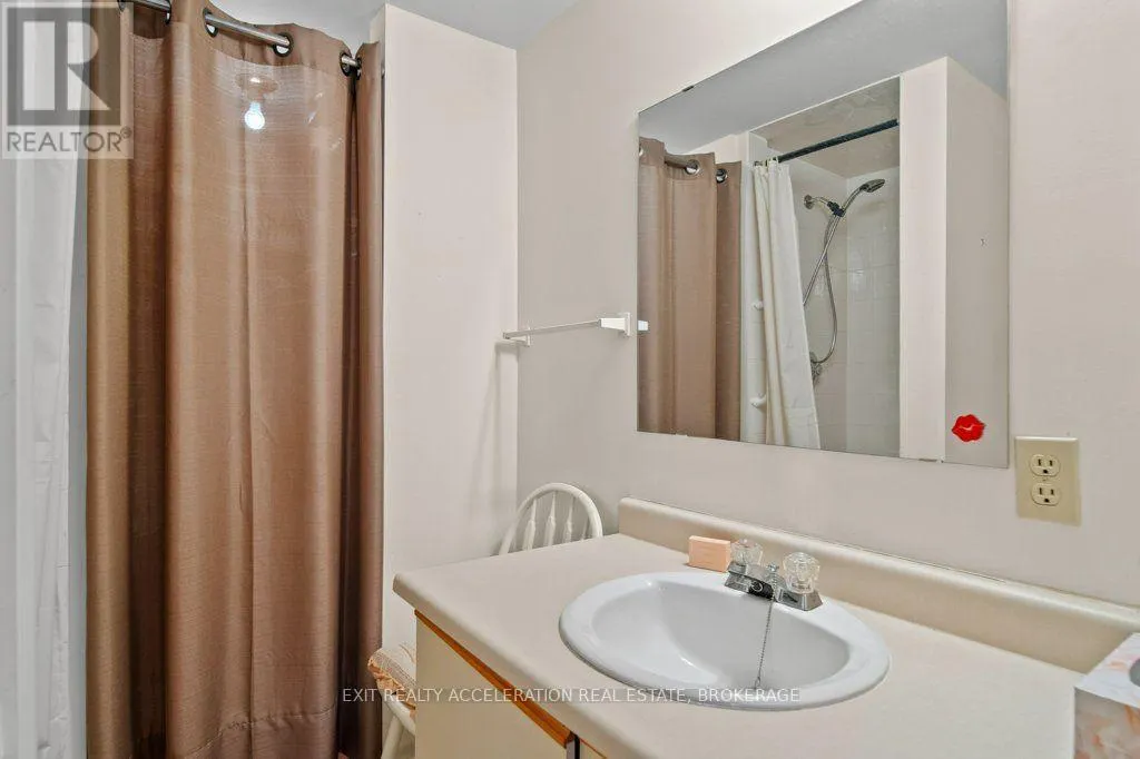 106 - 7 CENTRE STREET S #106