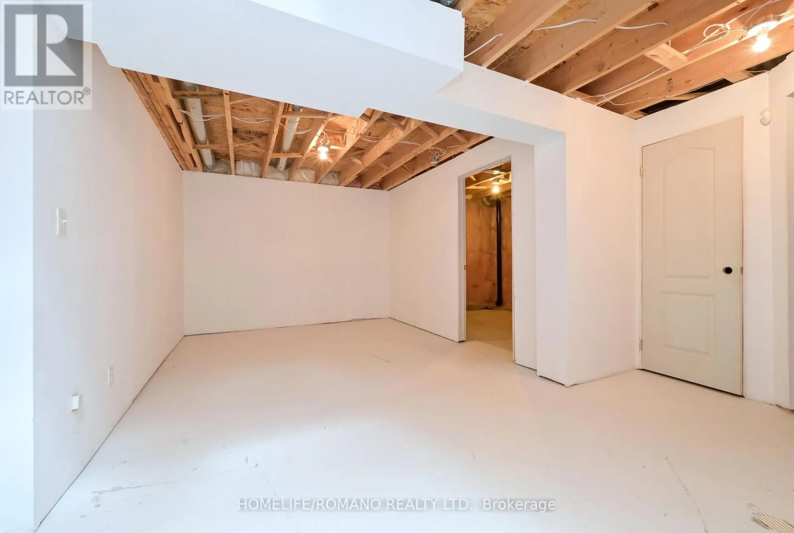1052 GREENHILL AVENUE