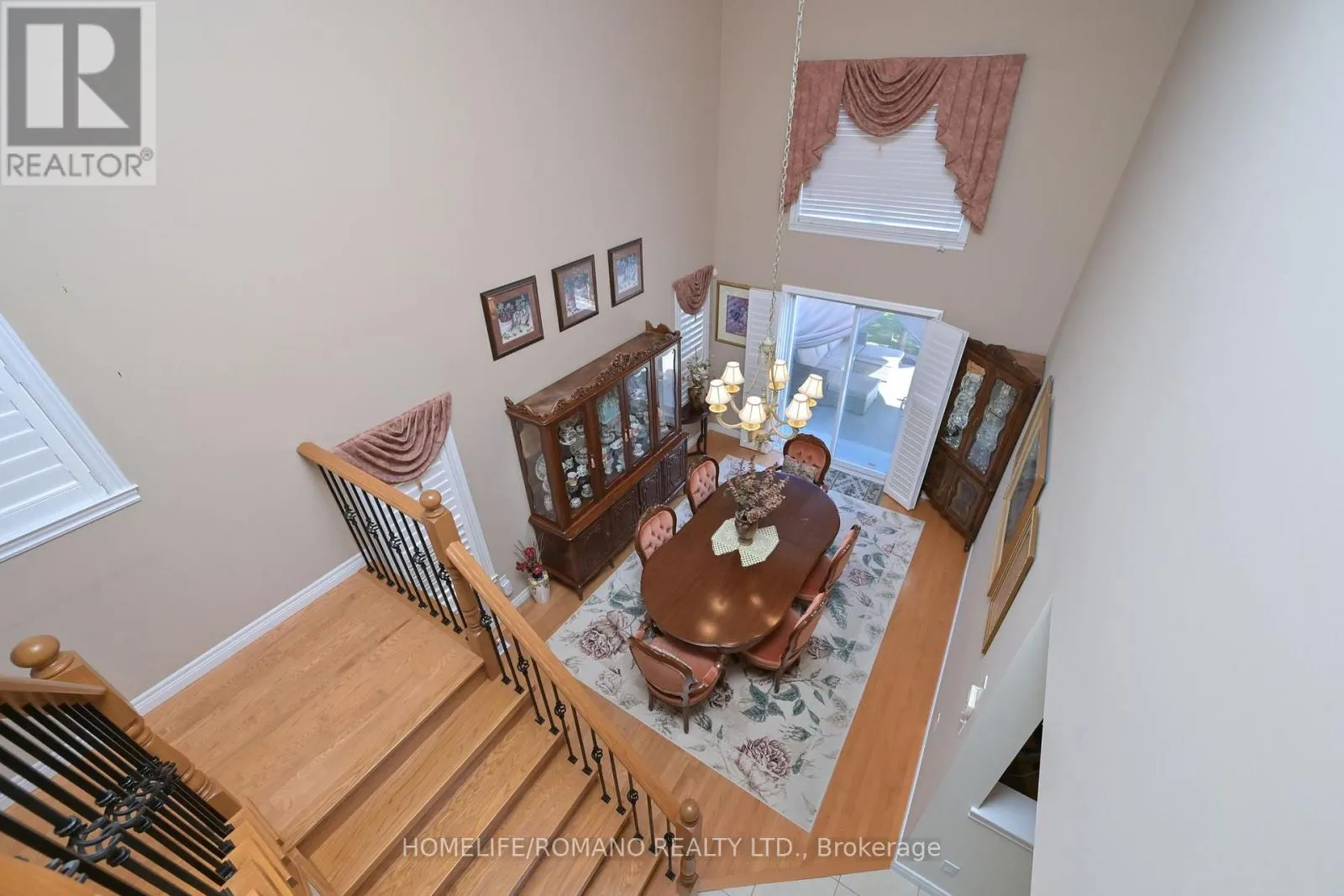 1052 GREENHILL AVENUE
