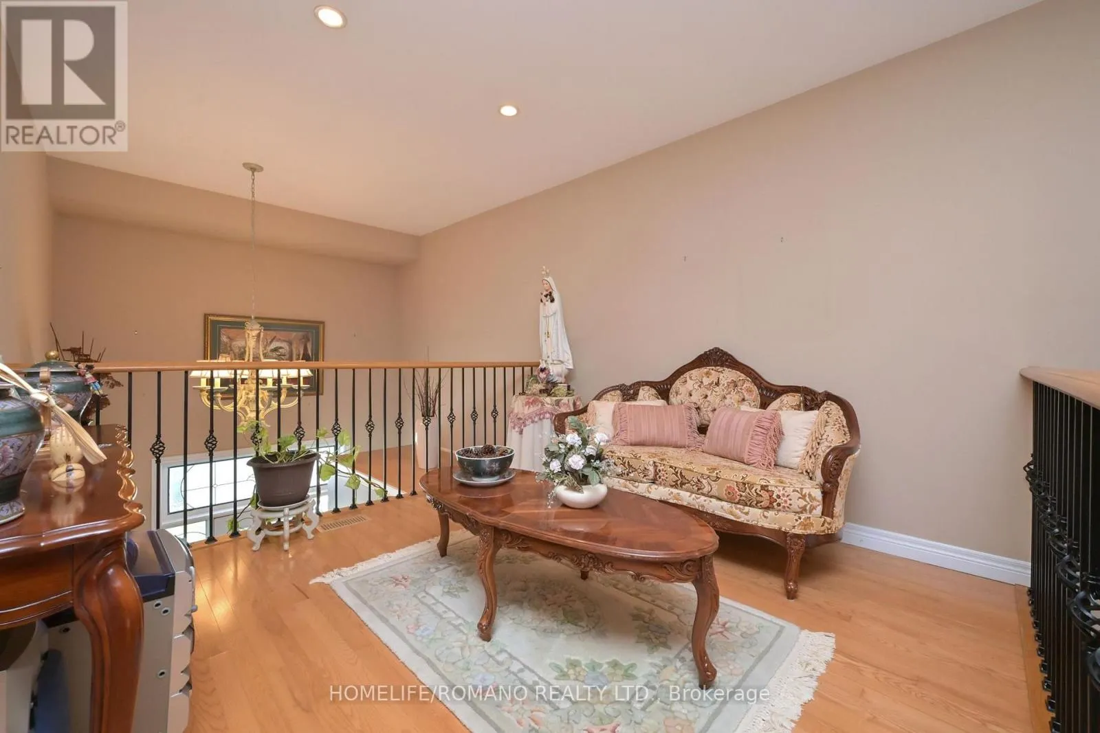 1052 GREENHILL AVENUE
