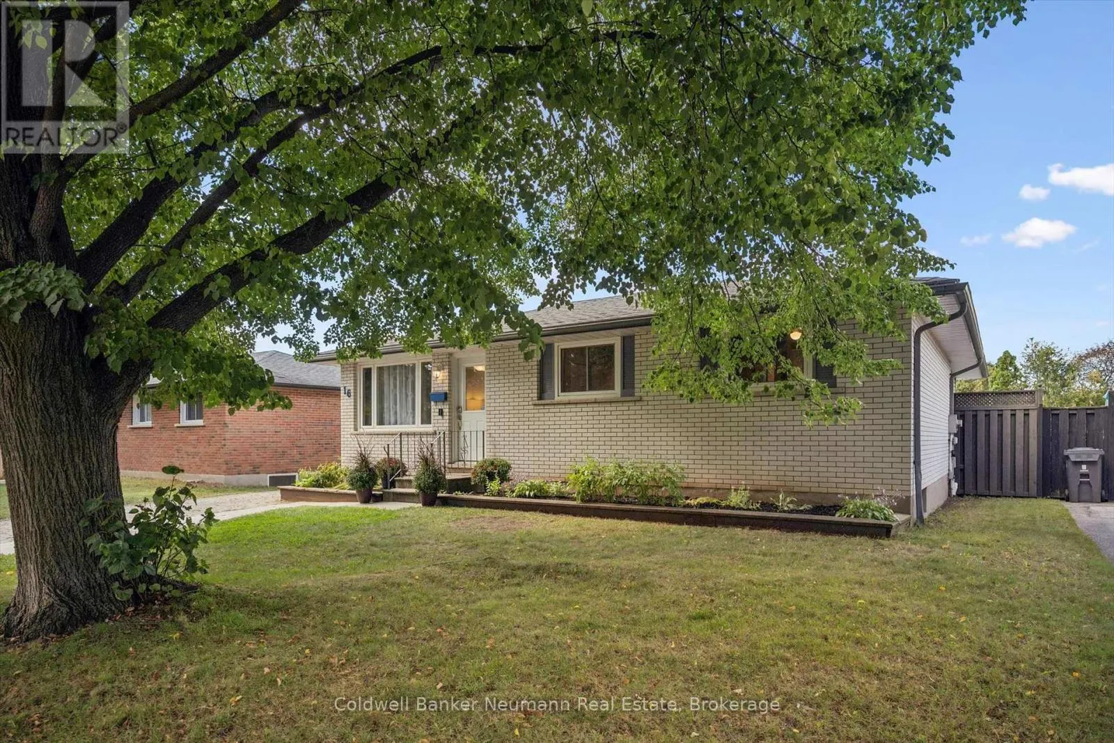 16 ARGYLE DRIVE