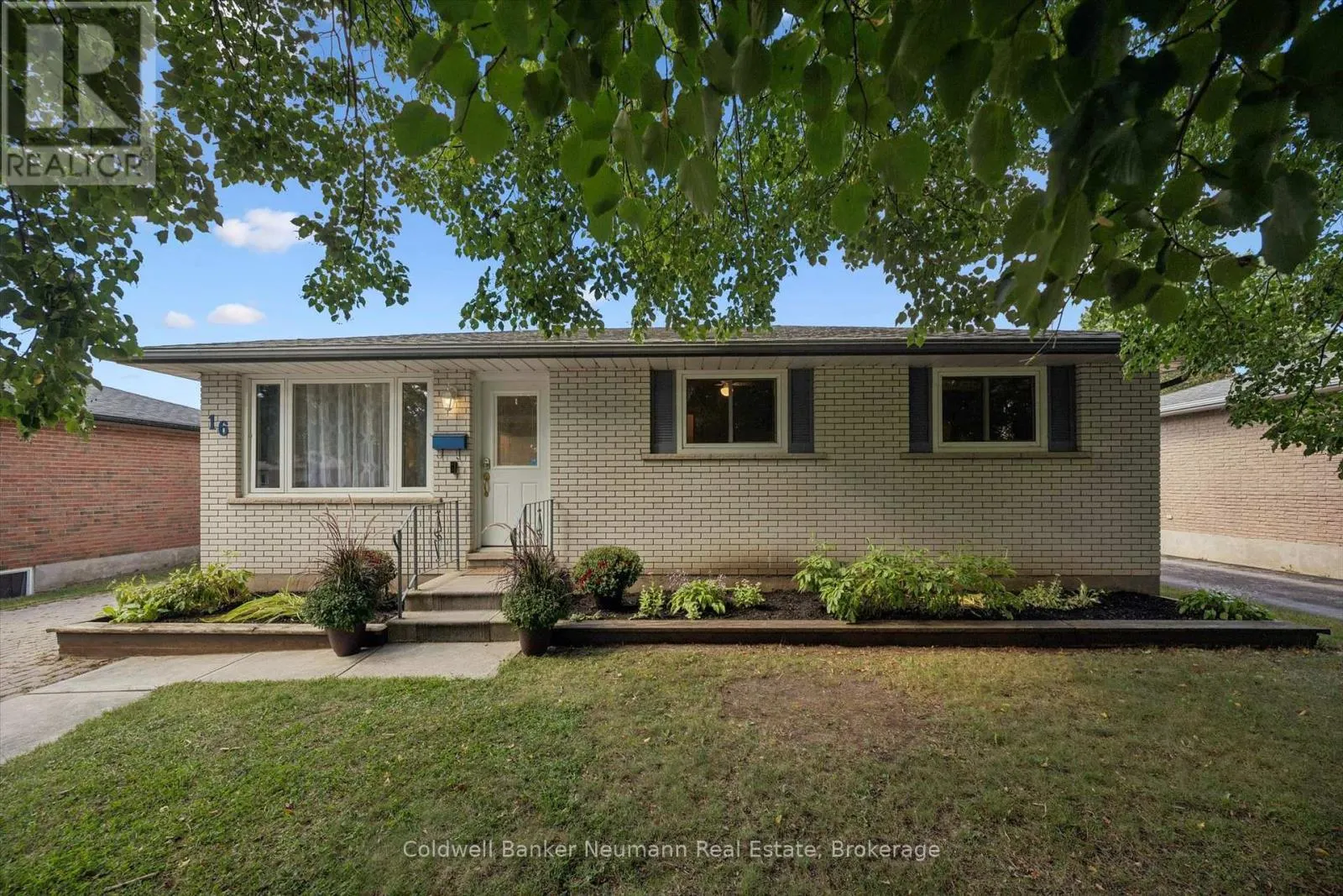 16 ARGYLE DRIVE