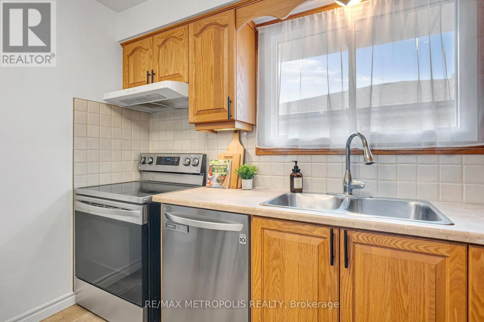 598 BLACK OAK CRESCENT