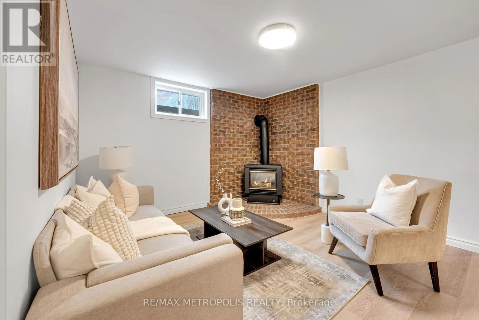 598 BLACK OAK CRESCENT