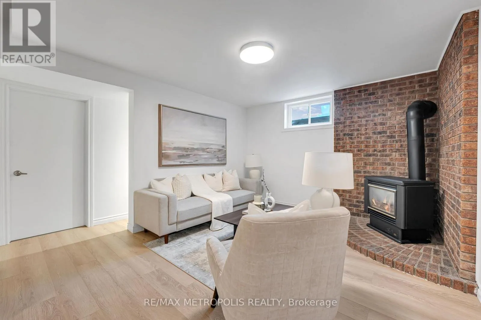 598 BLACK OAK CRESCENT