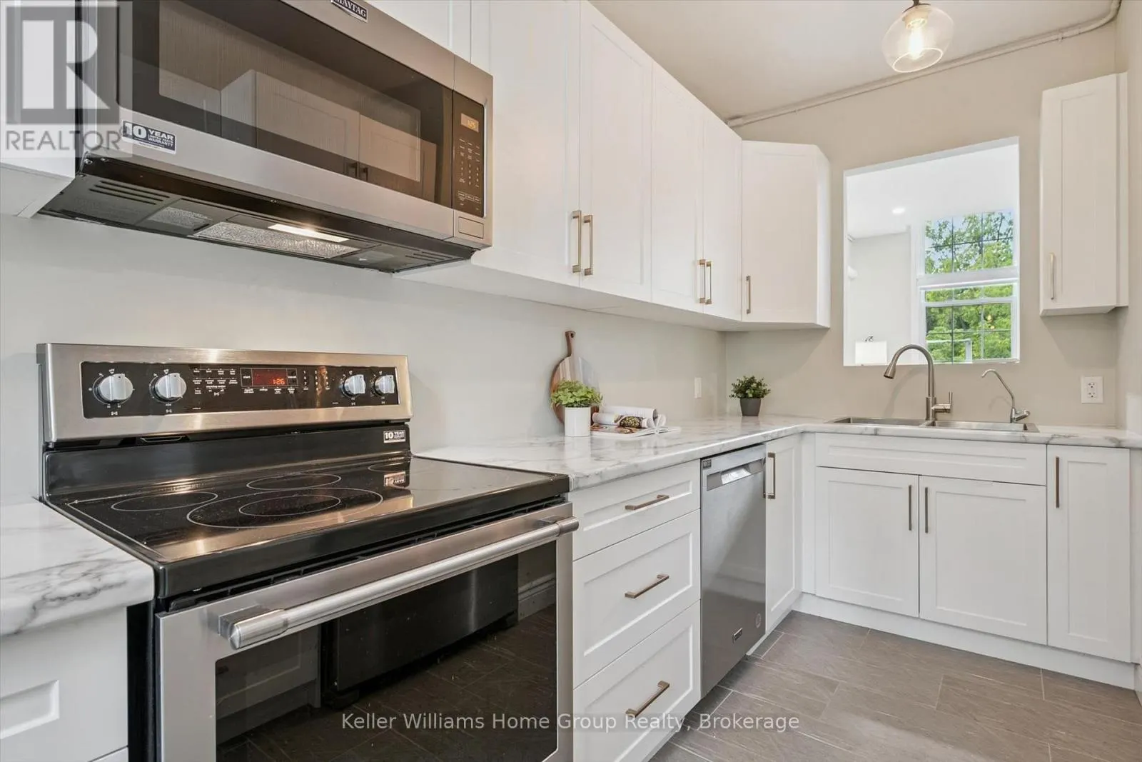 6 - 196 ARTHUR STREET N #6