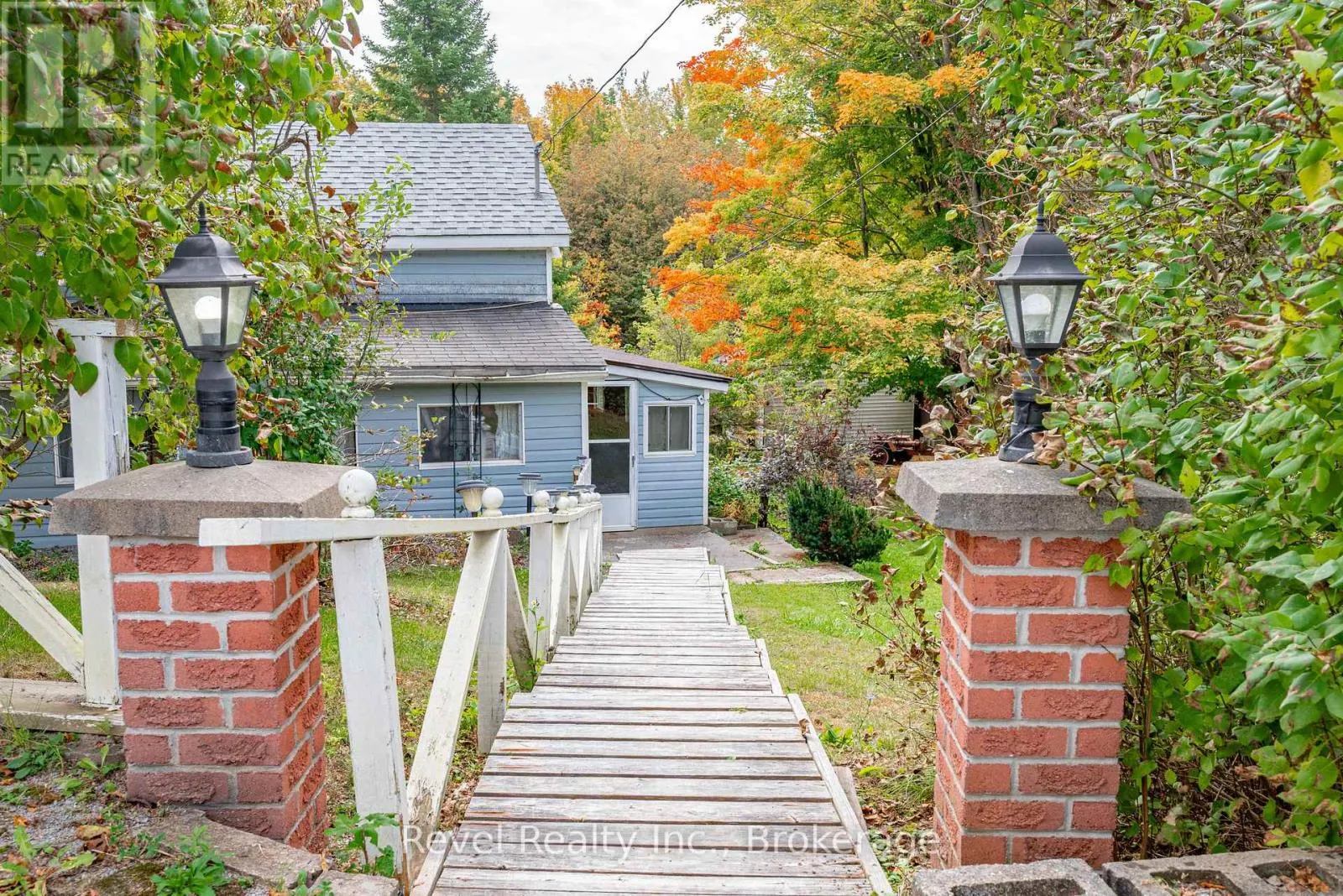 14 RICHMOND STREET E