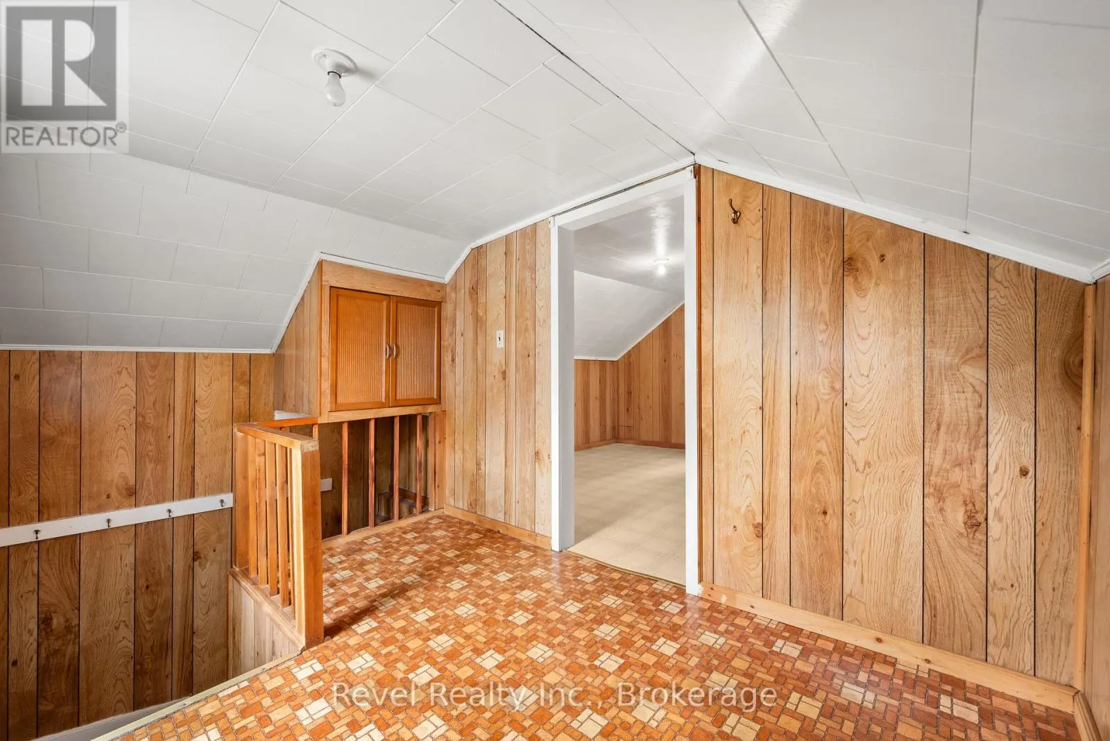 14 RICHMOND STREET E