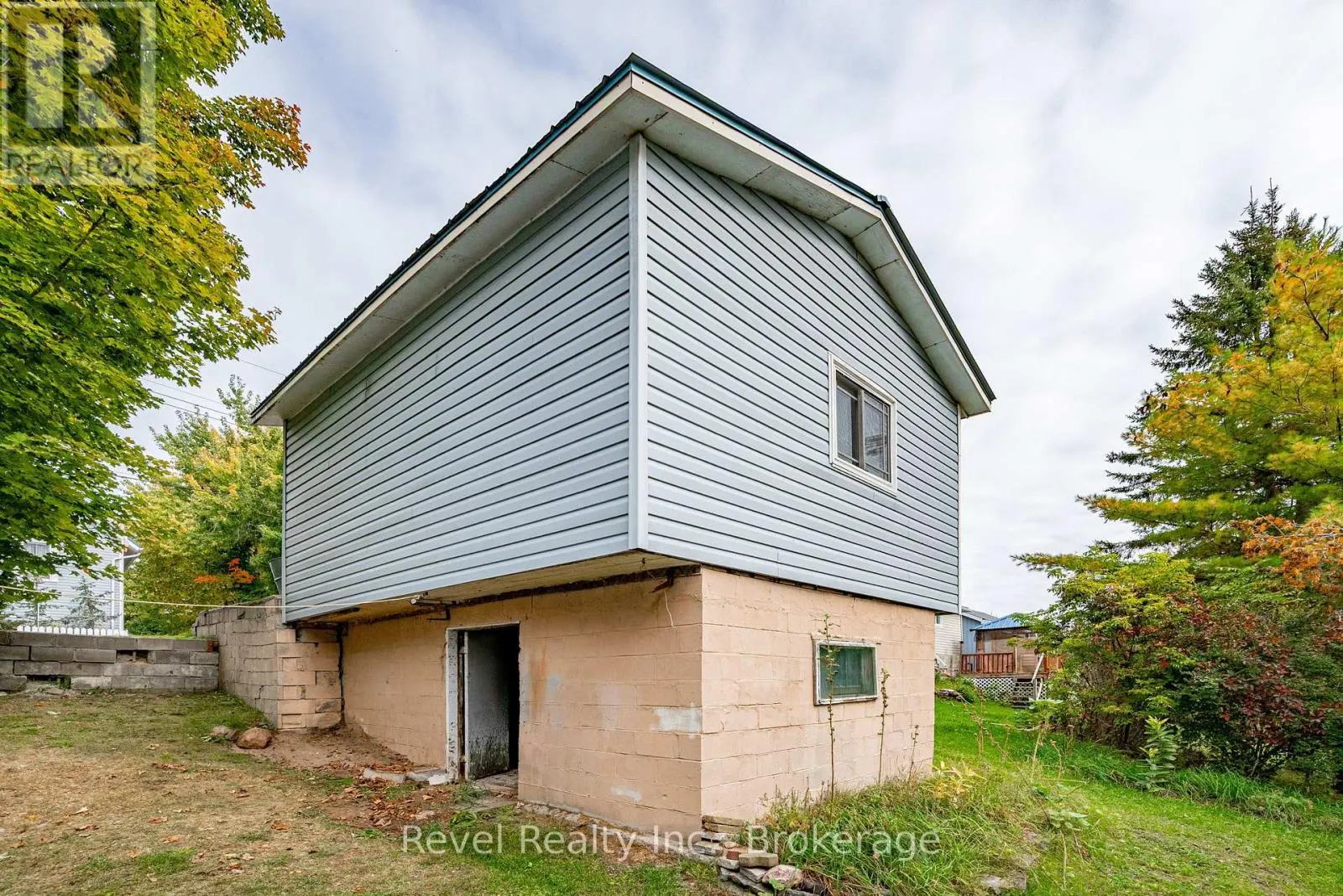 14 RICHMOND STREET E