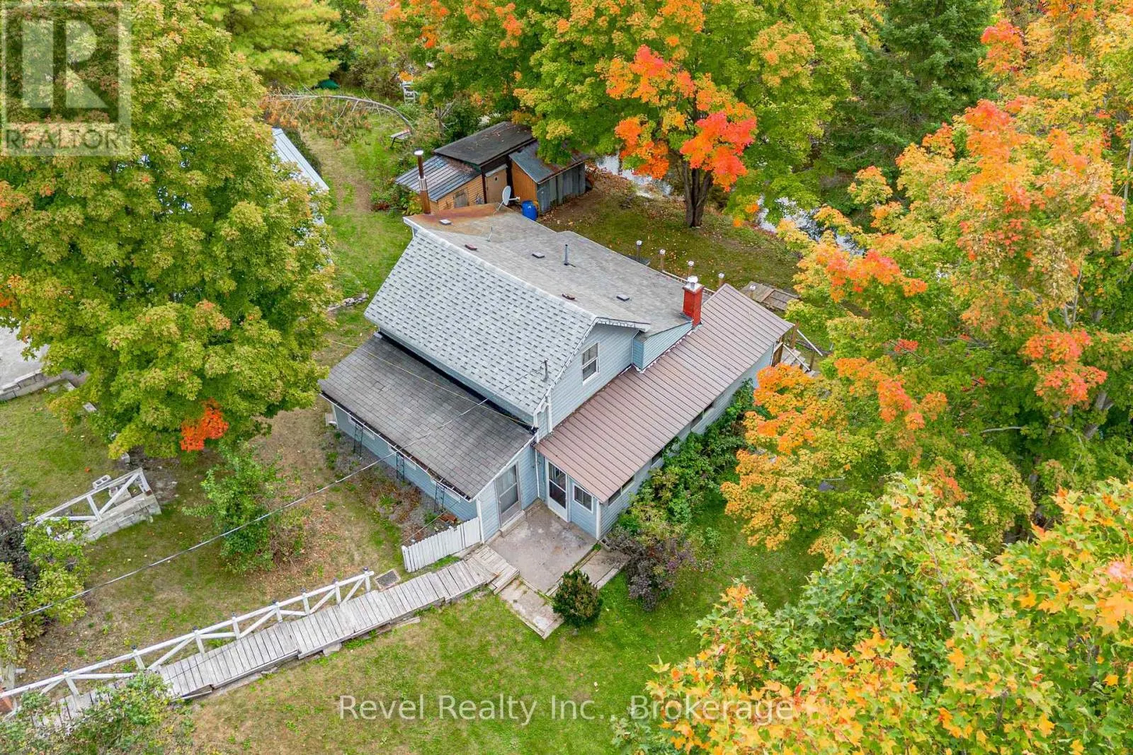 14 RICHMOND STREET E