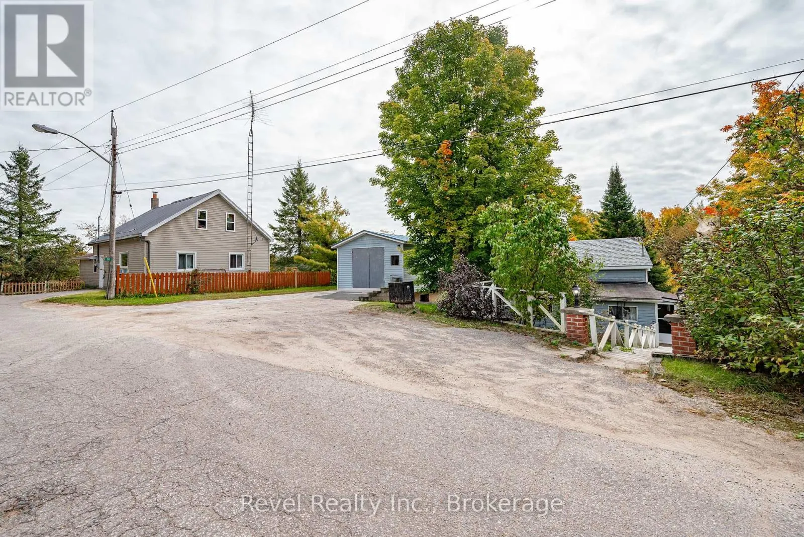 14 RICHMOND STREET E