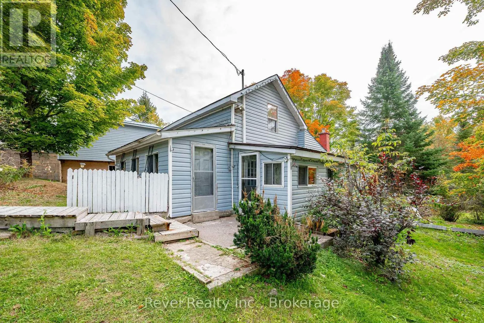 14 RICHMOND STREET E